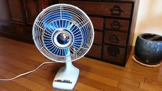 骨董レベルの我が家の扇風機♪お気に入りです♪