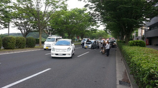 玉突き事故の事故現場。少し落ち着いたあと。