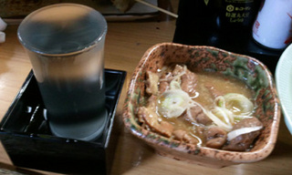 東邦酒場の絶品「モツ煮込み」とお店の日本酒「酒人」♪