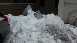先日の大雪で埋もれてしまった愛車の救出作業開始。。。